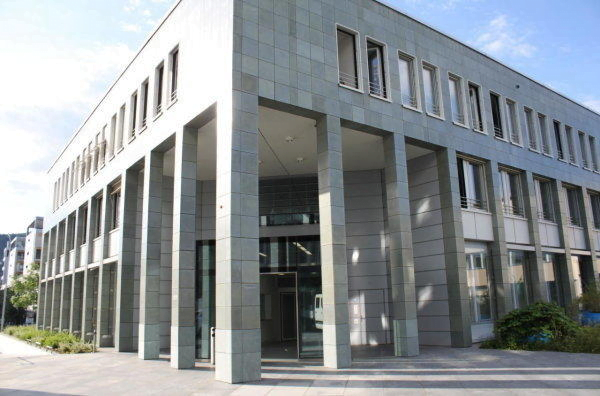 Português condenado a quatro anos e meio de prisão por violar a enteada