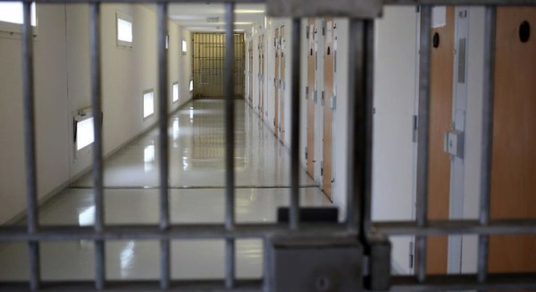 Condenado por violar e bater na mulher em frente dos filhos