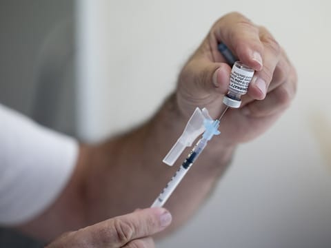 Covid-19: Suíça regista 10.466 novos casos e 22 óbitos em 24 horas