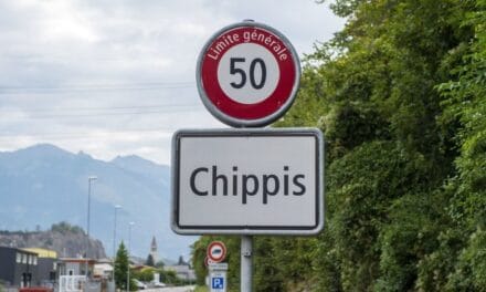 Português de 22 anos esfaqueado até à morte por adolescente