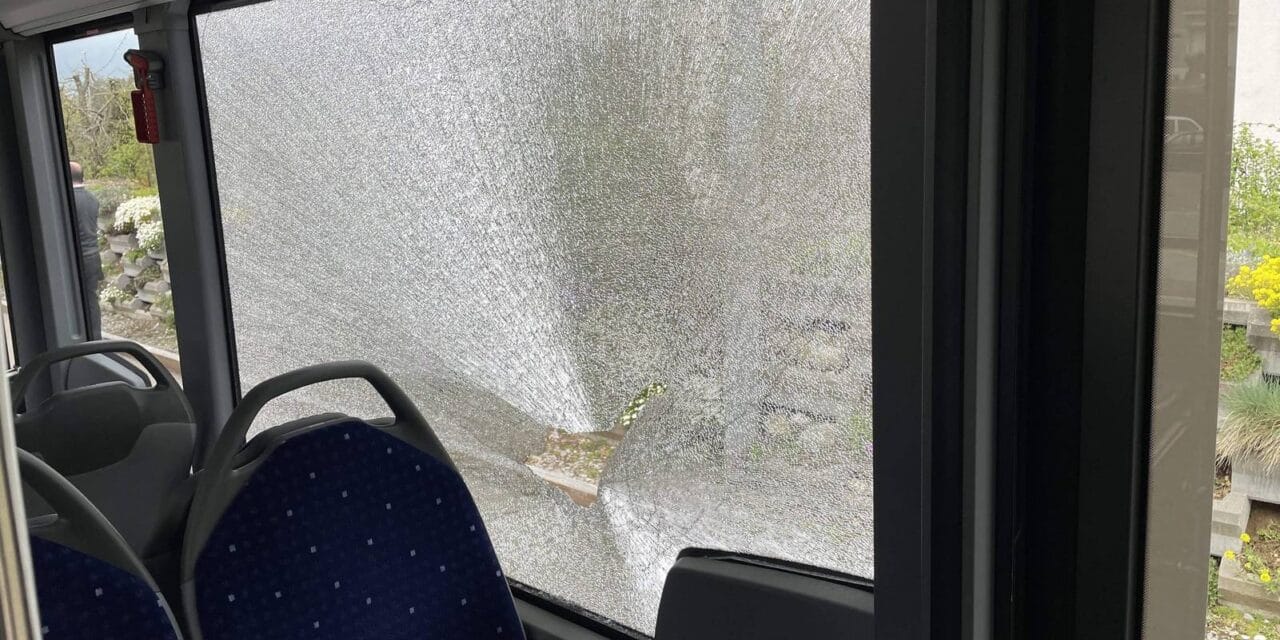 Polícia suíça identifica autor de ataque a autocarro