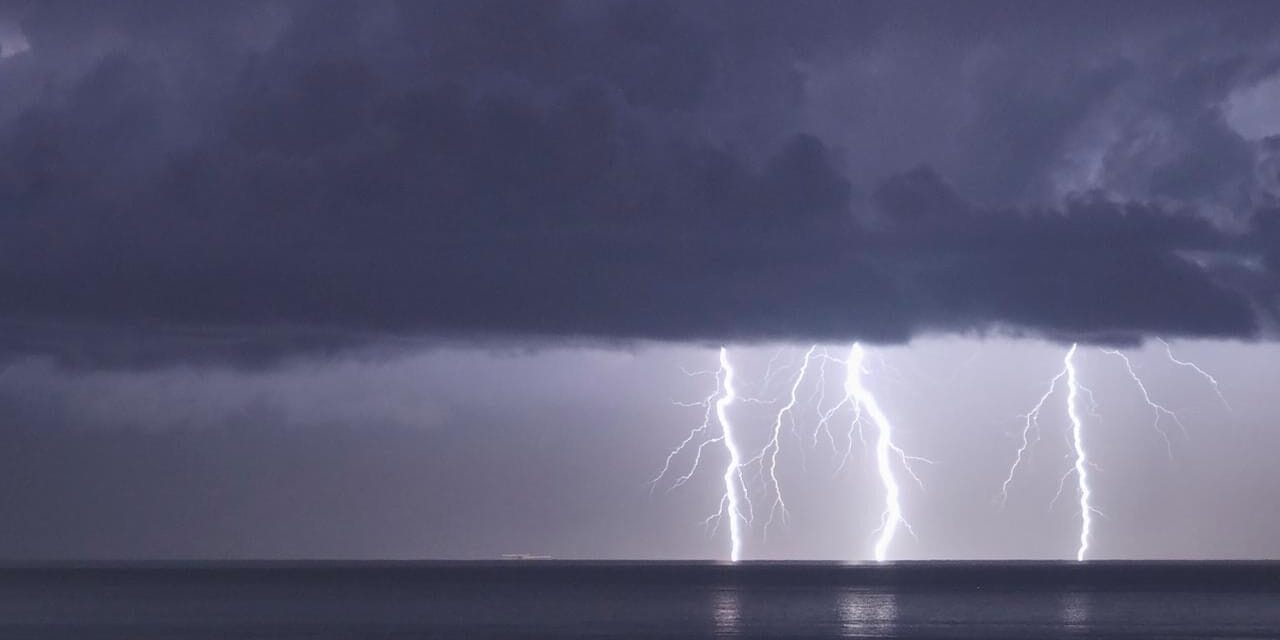 Mau tempo: alerta de trovoadas violentas intensifica-se para sábado