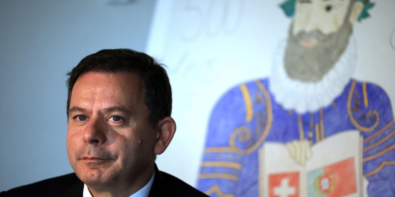 “Nós precisamos de vocês em Portugal”, diz Montenegro a alunos na Suíça