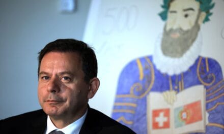 “Nós precisamos de vocês em Portugal”, diz Montenegro a alunos na Suíça