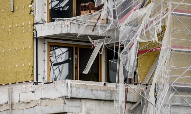 Queda de andaime: Operações de remoção dos escombros continuam em Prilly