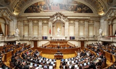 PS questiona Governo sobre sobrecarga fiscal de emigrantes na Suíça