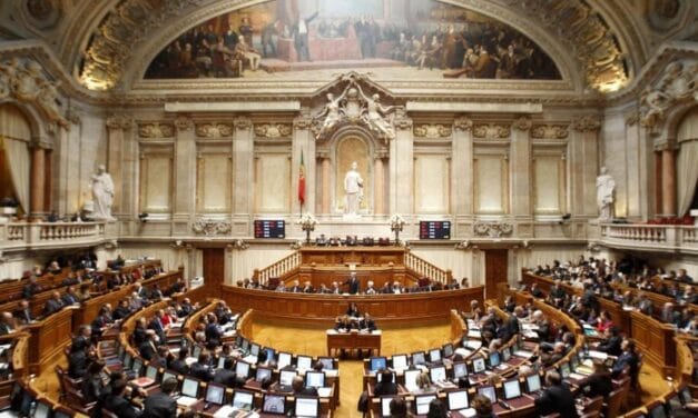 PS questiona Governo sobre sobrecarga fiscal de emigrantes na Suíça