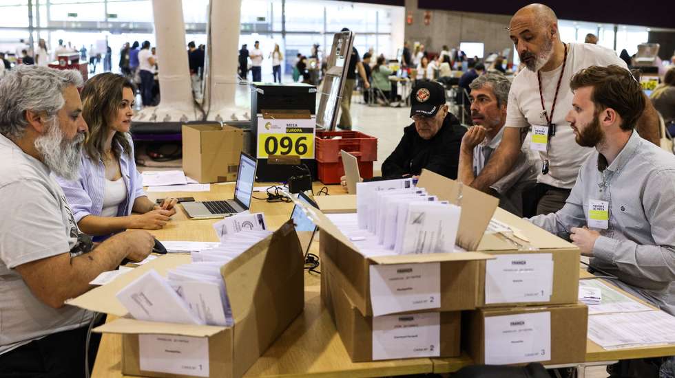 CNE preocupada com elevado número de votos nulos dos emigrantes