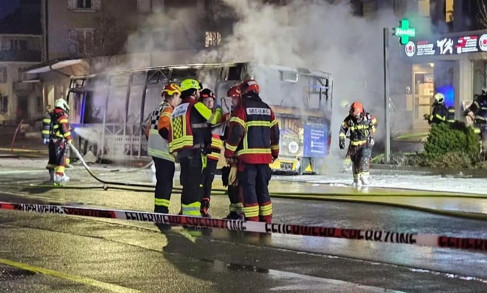 Confirmados seis mortos e cinco feridos em incêndio num autocarro postal