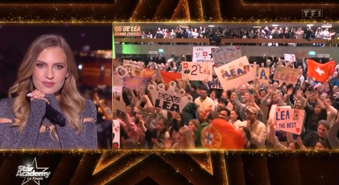 Grande afluência no Palais des Congrès, em Bienne, onde a principal estação de televisão francesa está com ligação em direto. No meio dos cartazes, são agitadas bandeiras suíças e portuguesas em apoio a Léa. 🇵🇹🇨🇭