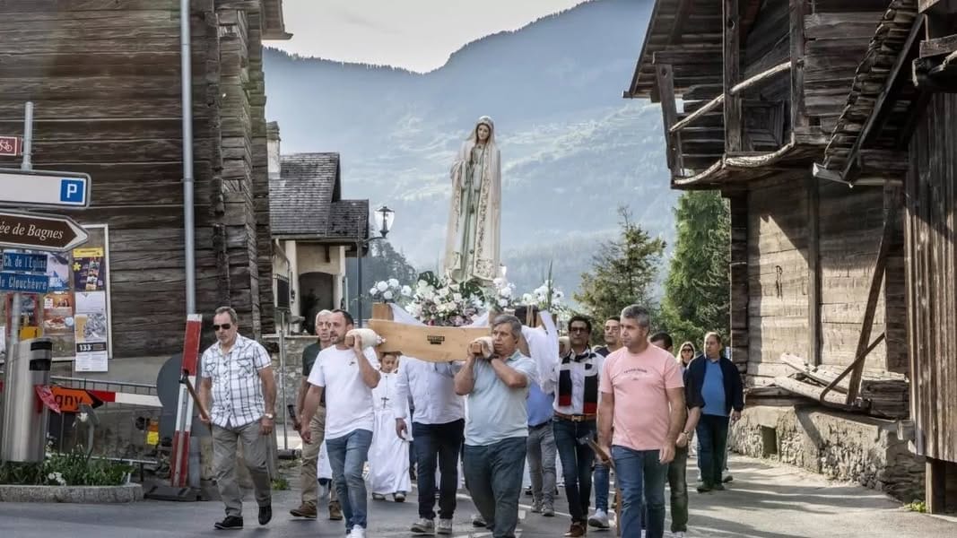 Imagem de Nossa Senhora de Fátima mobiliza comunidades e motards no Valais