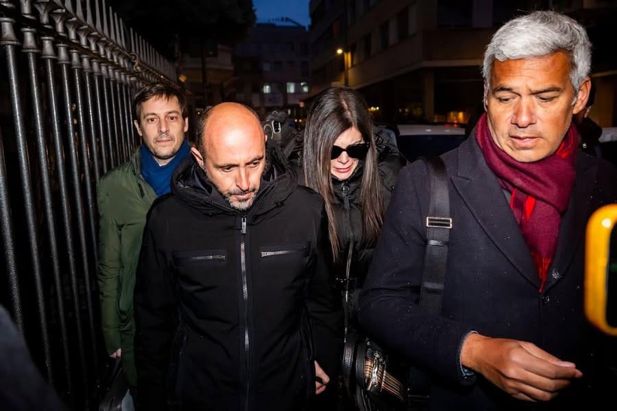 Tragédia em Crans-Montana: co-gerente do bar detido preventivamente por risco de fuga
