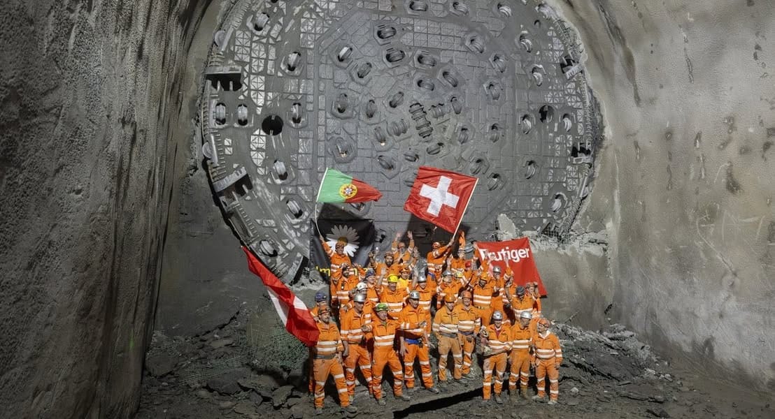 “Troço mais emocional da Suíça” marca avanço no segundo túnel do Gotardo