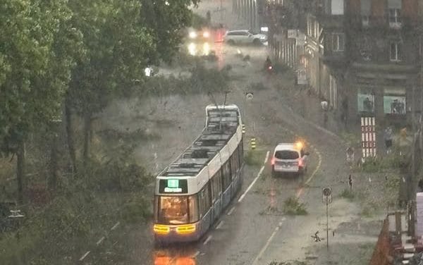Violenta tempestade provoca estragos em Zurique