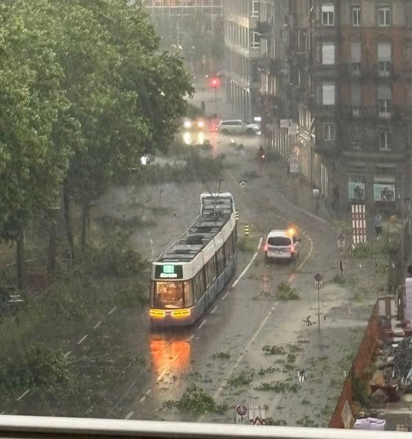 Violenta tempestade provoca estragos em Zurique