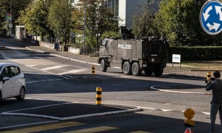 Caça aos autores do tiroteio em Aarau continua