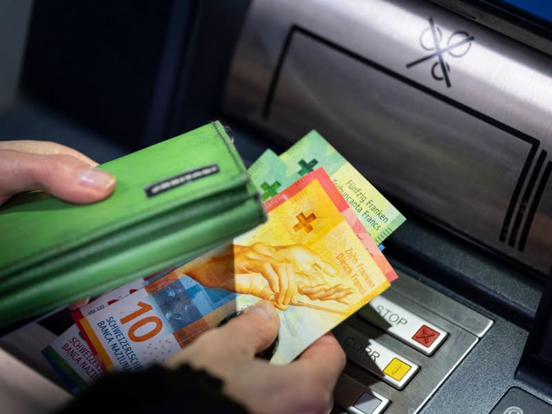 Mais de 820 mil pessoas vivem em agregados afetados pela pobreza laboral na Suíça