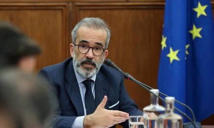 Paulo Rangel alerta para riscos da inteligência artificial no voto eletrónico