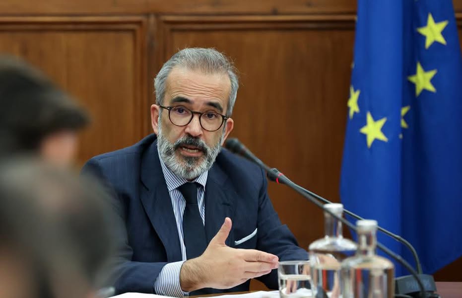 Paulo Rangel alerta para riscos da inteligência artificial no voto eletrónico